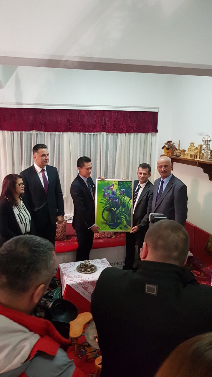 Predstavnik ambasade Malezije posetio našu školu Predstavnik ambasade Malezije posetio našu školu